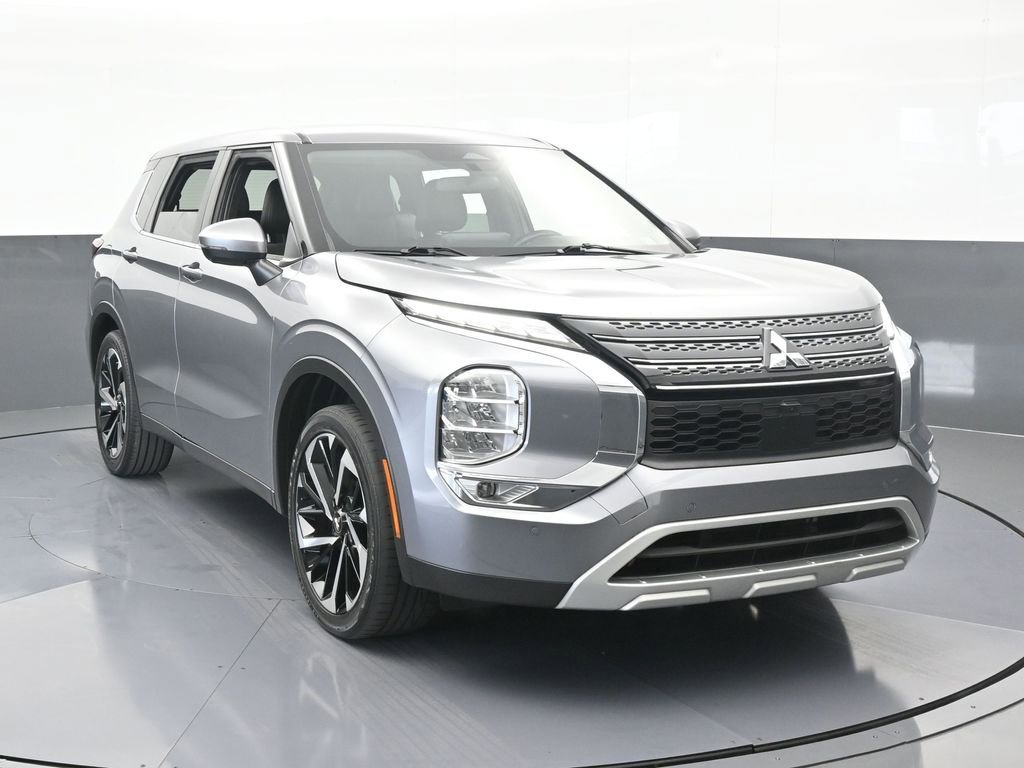 Used 2022 Mitsubishi Outlander SE image 9