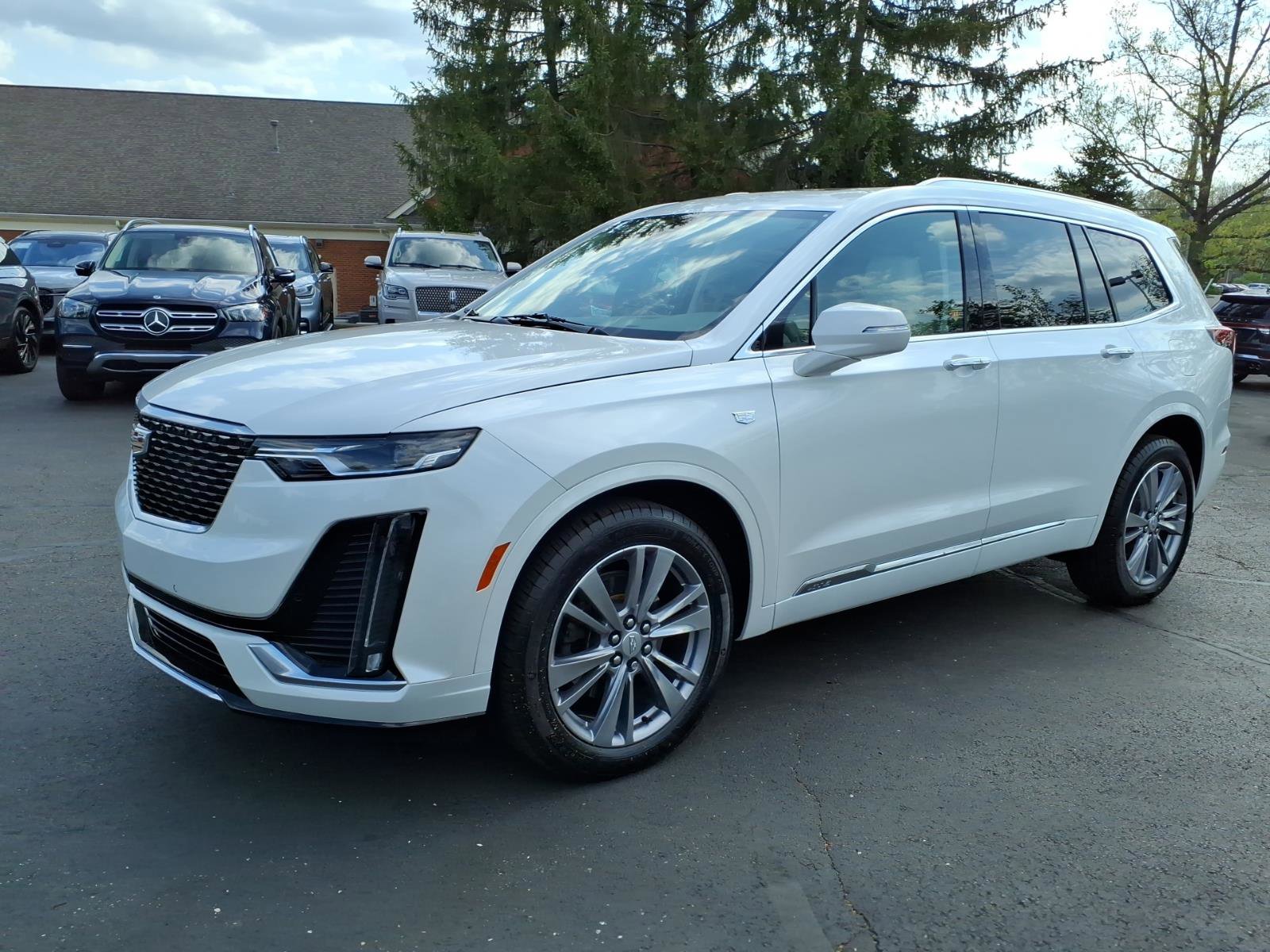 Used 2023 Cadillac XT6 Premium Luxury image 3