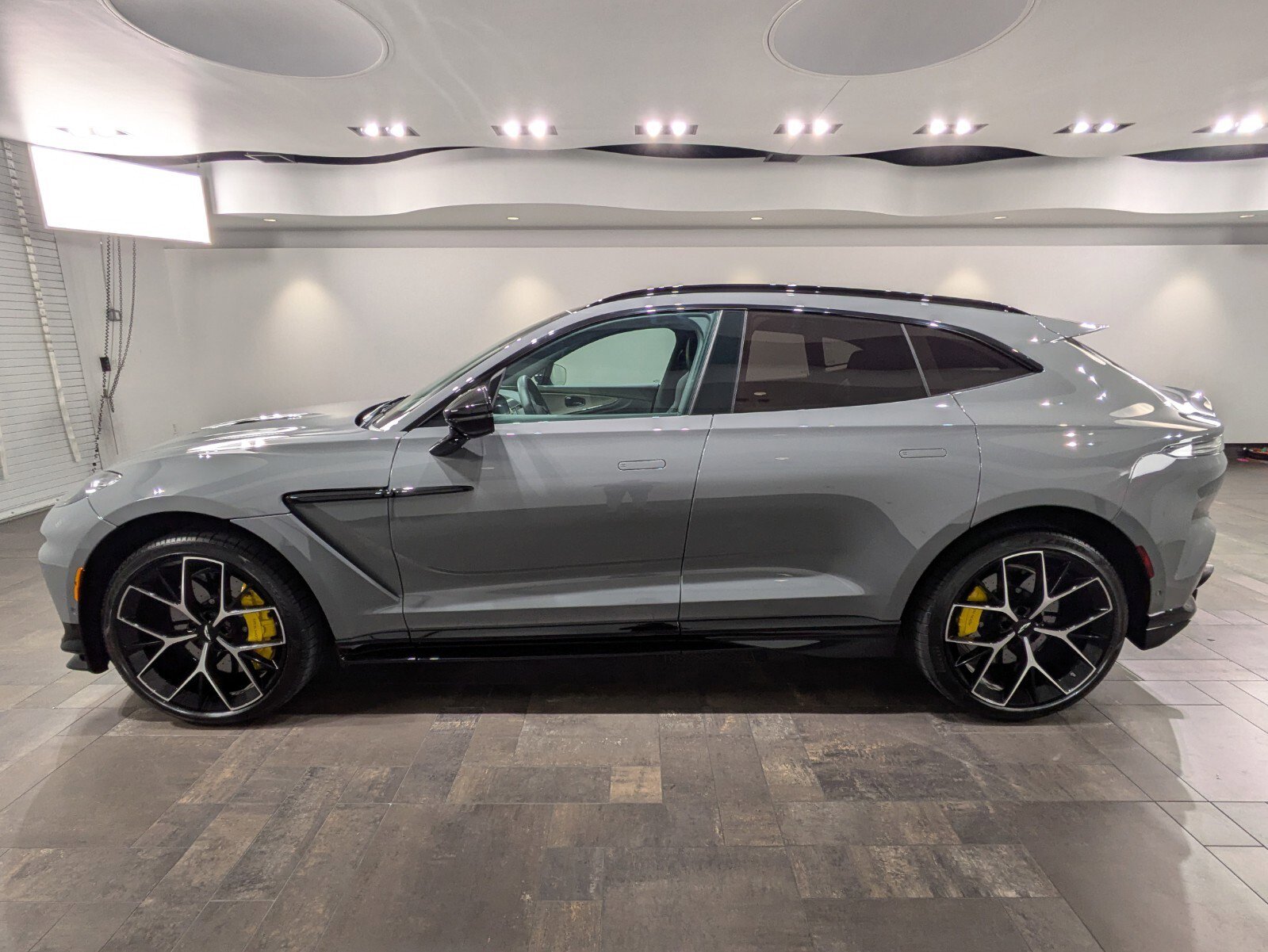 Used 2025 Aston Martin DBX 707 image 24