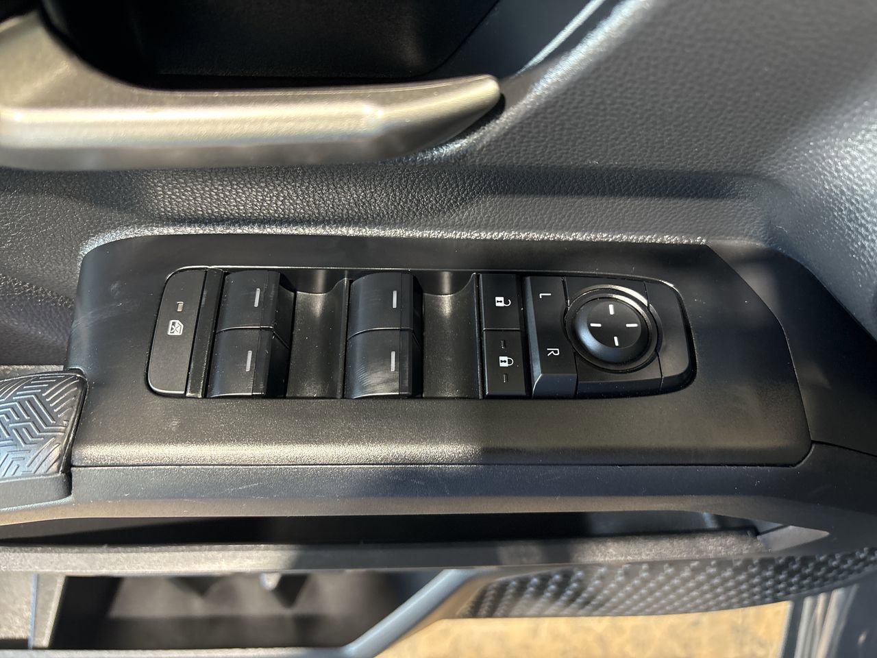 Certified 2025 Toyota Tacoma TRD Sport AWD/4WD image 13