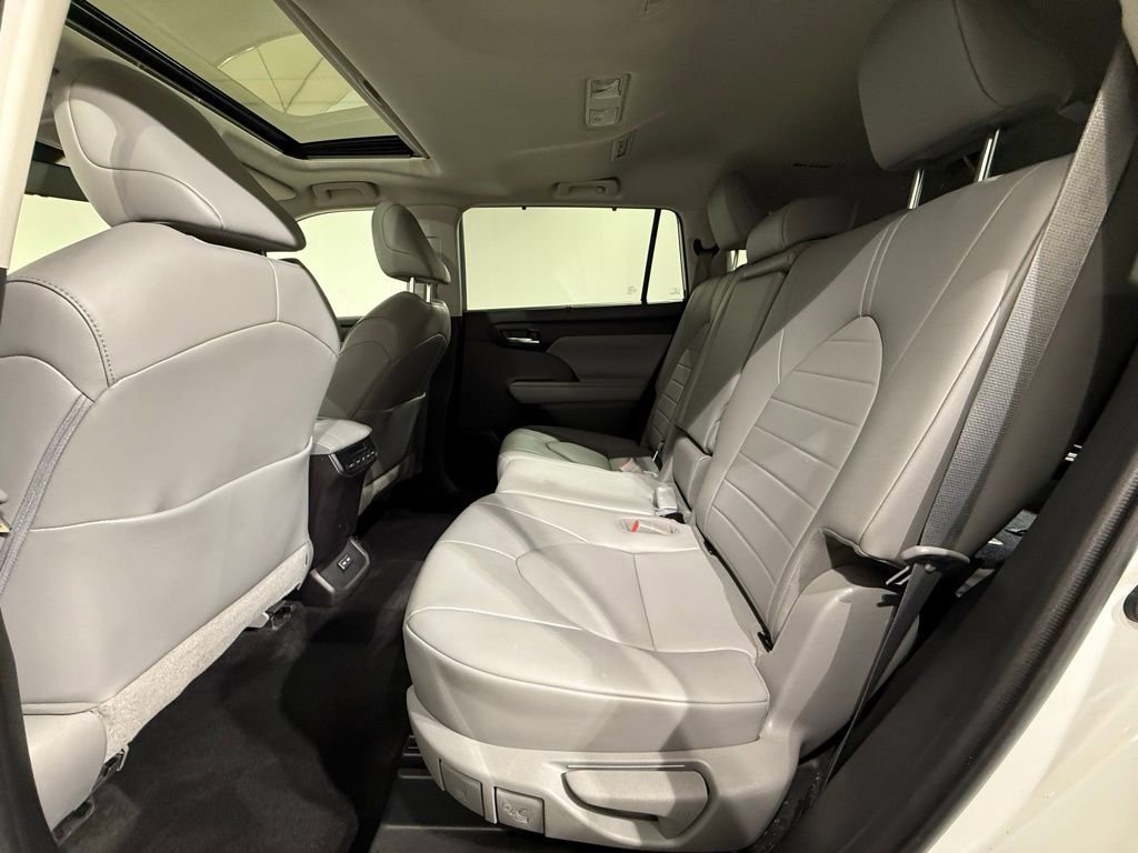 Used 2022 Toyota Highlander XLE image 20