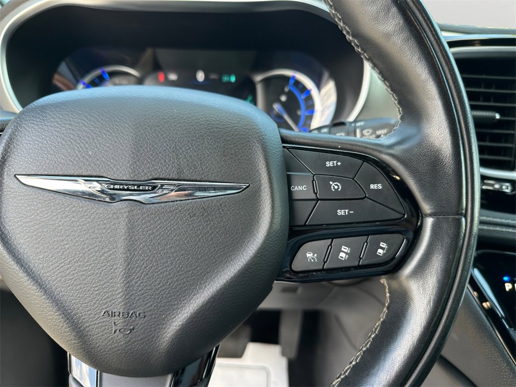 Used 2022 Chrysler Pacifica Limited w/ Uconnect Theater Family Group image 20