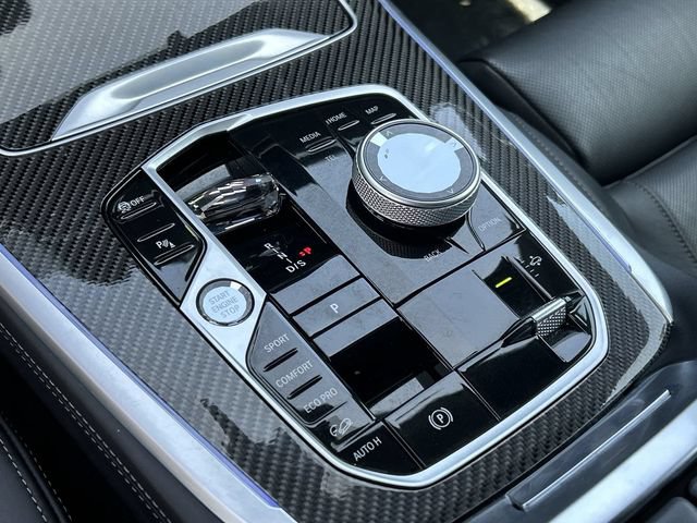 Used 2026 BMW X7 M60i AWD/4WD image 31