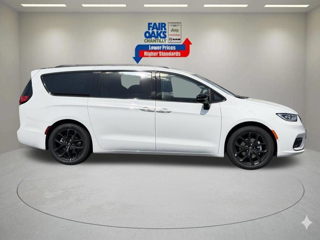 New 2026 Chrysler Pacifica Select FWD image 4