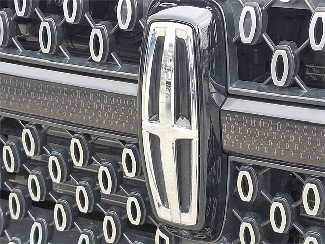 Used 2025 Lincoln Navigator Reserve image 31