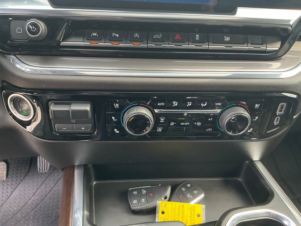 Used 2024 Chevrolet Silverado 1500 High Country w/ High Country Premium Package AWD/4WD image 33