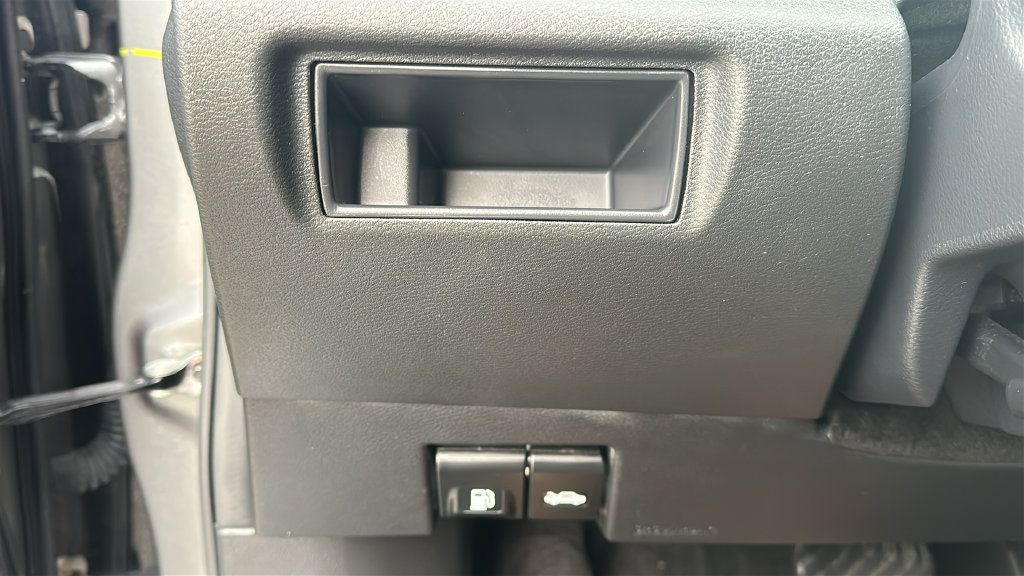 Used 2025 Nissan Versa SV FWD image 20