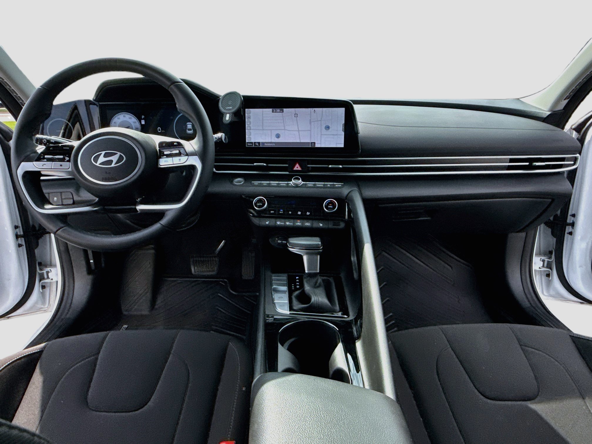 Used 2025 Hyundai Elantra SEL FWD image 14