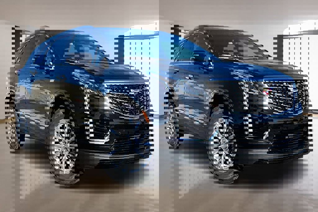 New 2026 Cadillac XT5 Luxury image 2