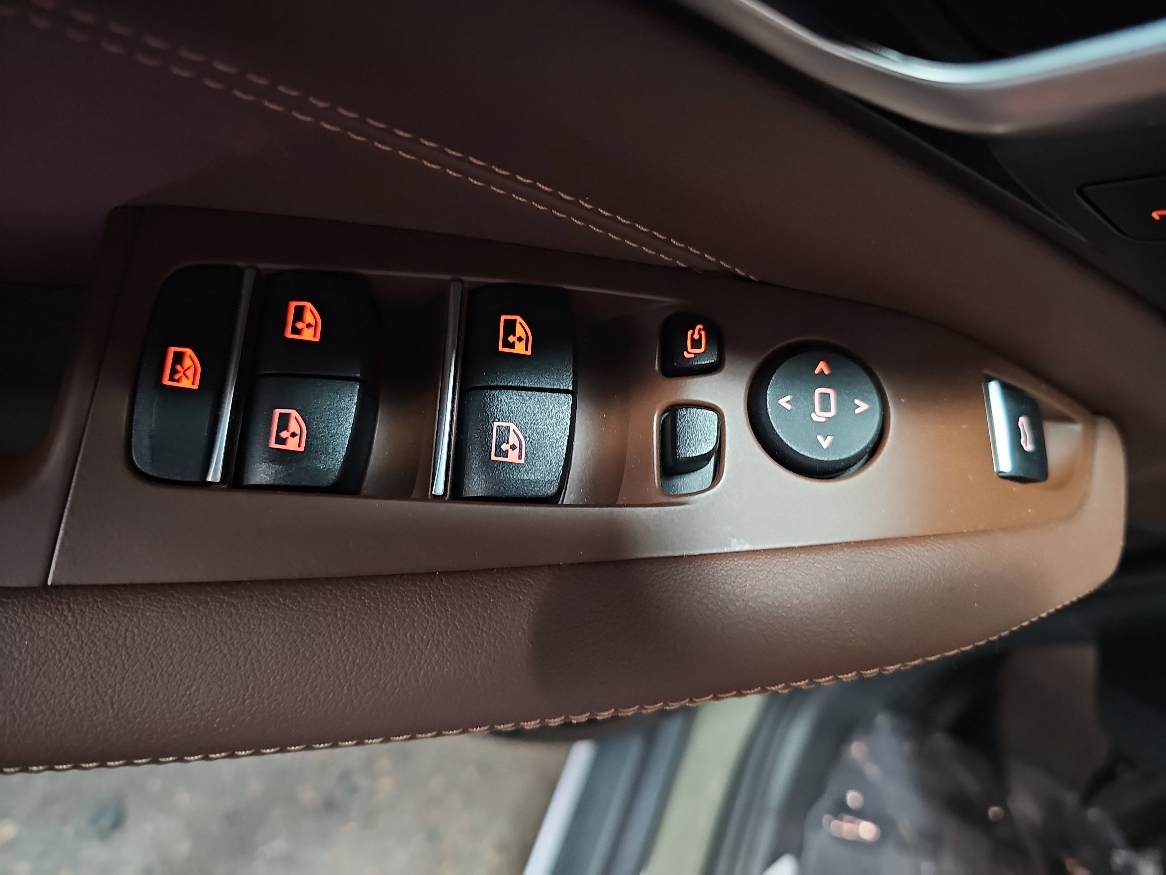 Certified 2024 BMW X5 xDrive50e w/ Premium Package AWD/4WD image 29