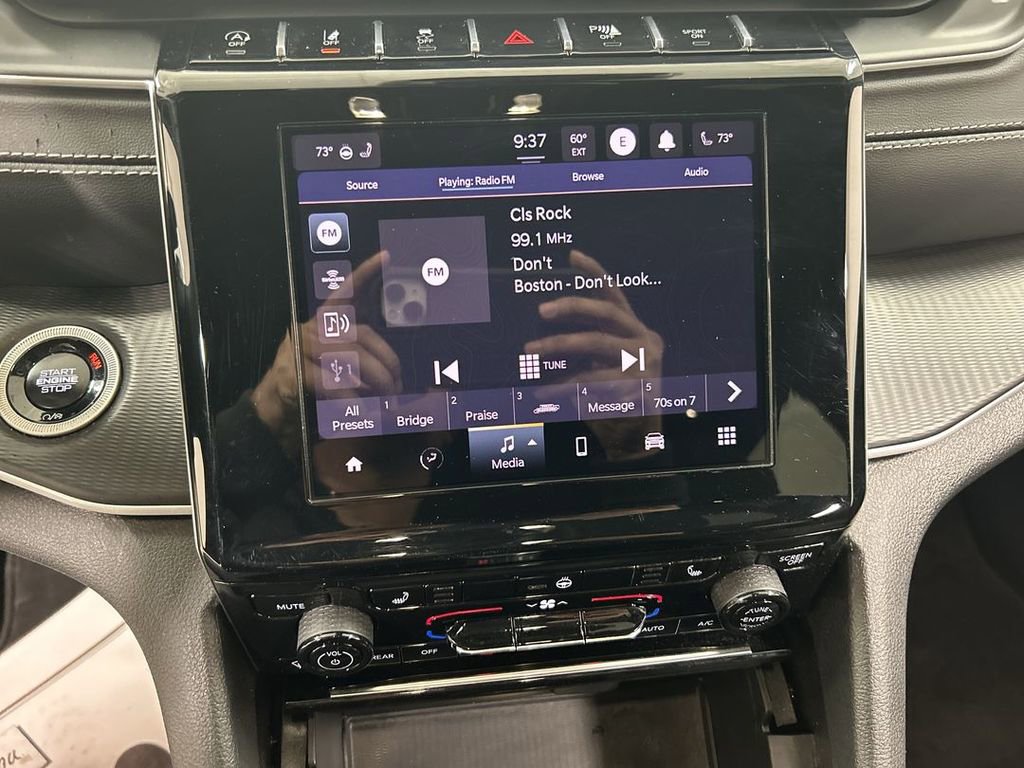 Used 2025 Jeep Grand Cherokee Laredo w/ Luxury Tech Group I image 12