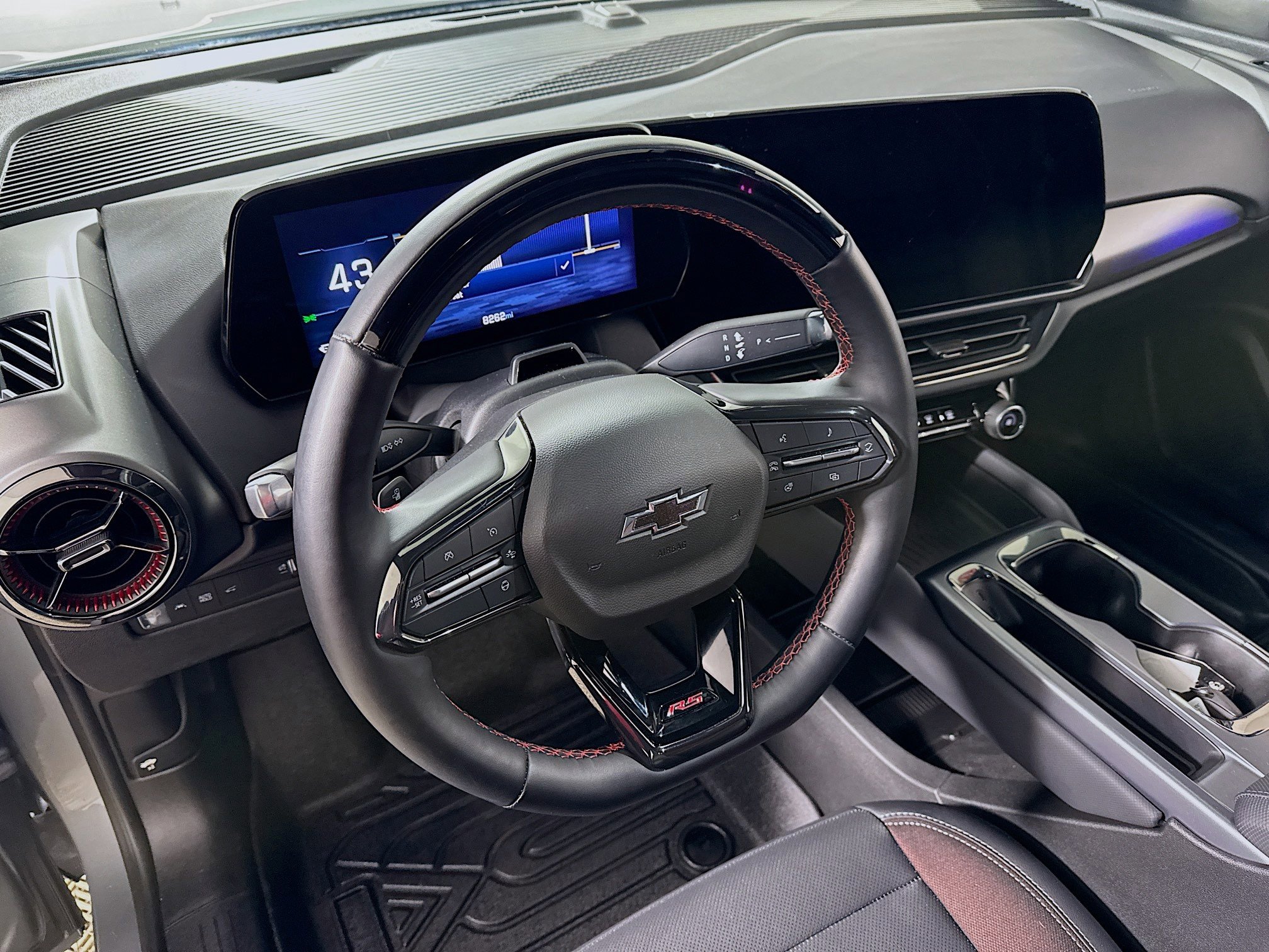 Used 2024 Chevrolet Equinox EV RS image 23