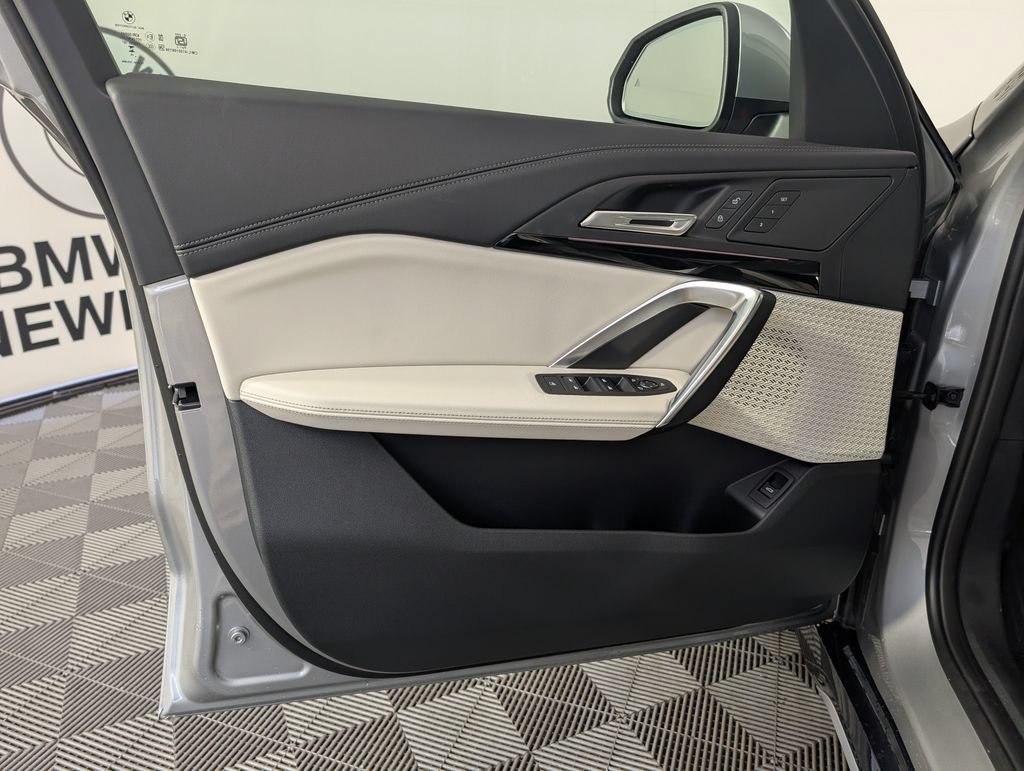 New 2026 BMW X1 xDrive28i w/ Technology Package AWD/4WD image 16