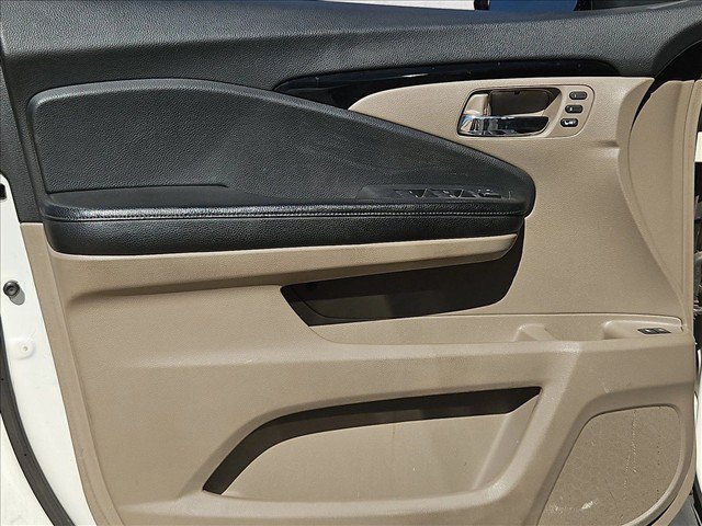 Used 2017 Honda Pilot Touring image 11