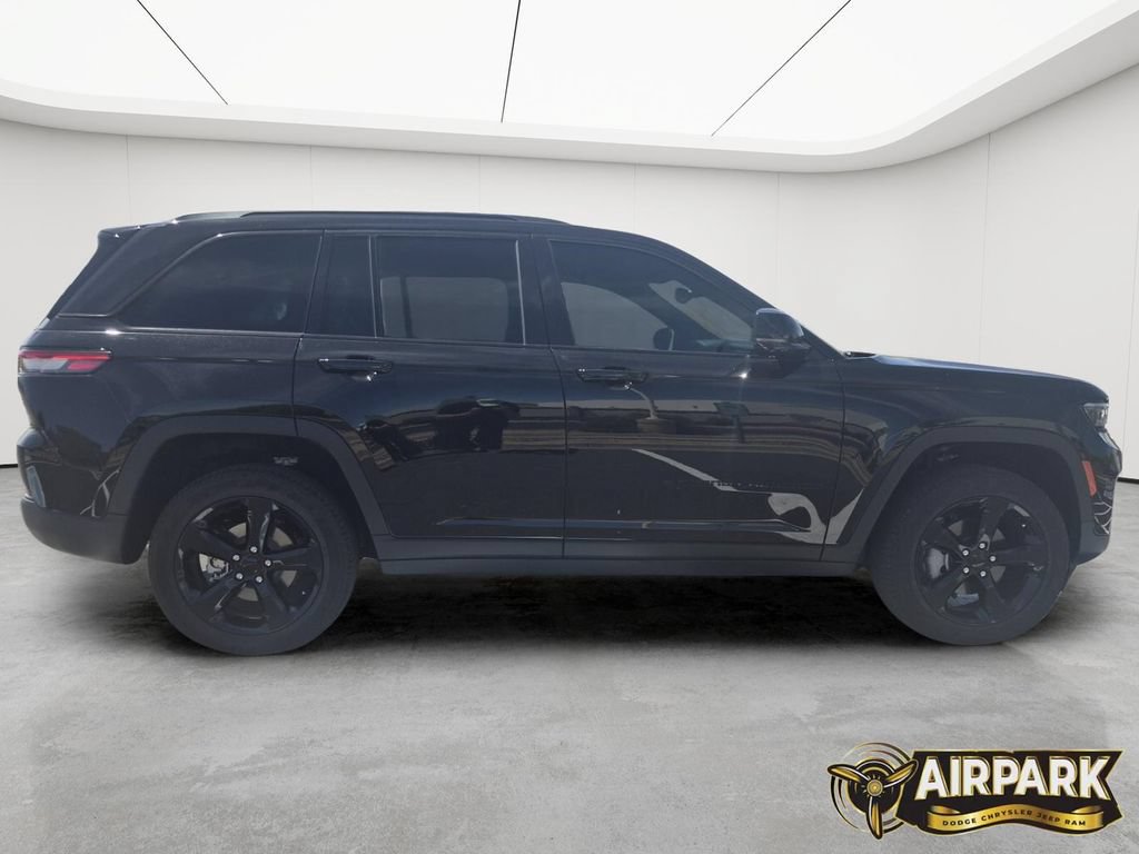 New 2025 Jeep Grand Cherokee Limited w/ Luxury Tech Group II RWD image 3
