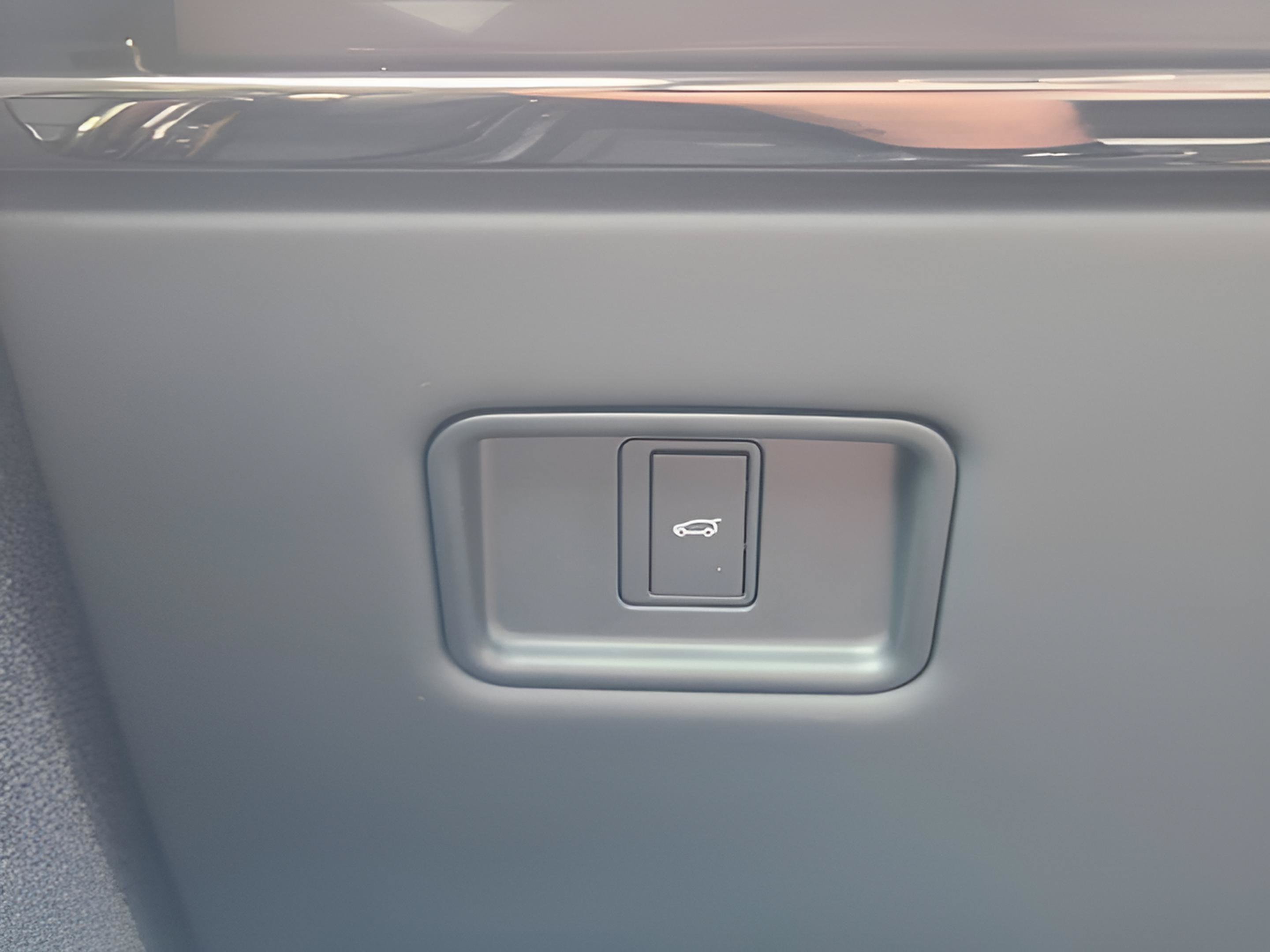 New 2026 Land Rover Defender 130 S AWD/4WD image 42
