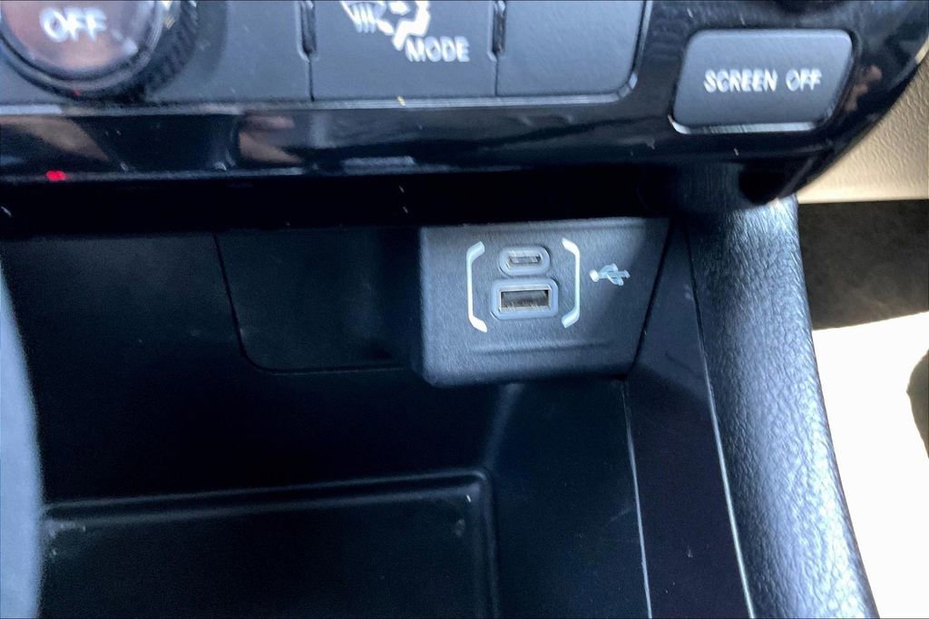 Used 2024 Jeep Compass Sport image 17