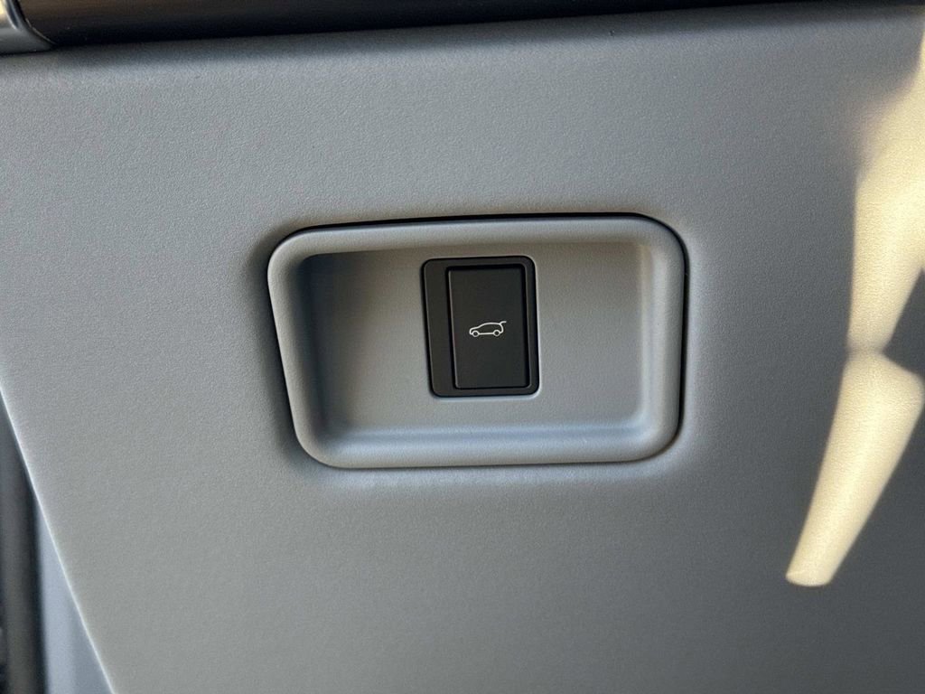 New 2025 Land Rover Range Rover SV image 36