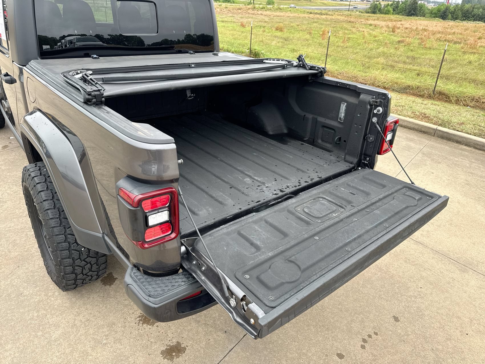 Used 2021 Jeep Gladiator Sport AWD/4WD image 23