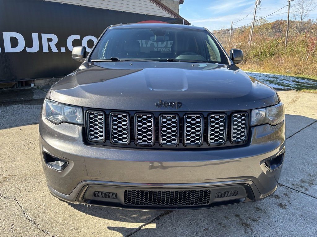 Used 2018 Jeep Grand Cherokee Altitude image 2