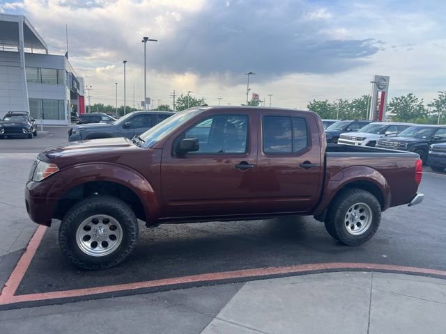 Used 2016 Nissan Frontier SV AWD/4WD image 2
