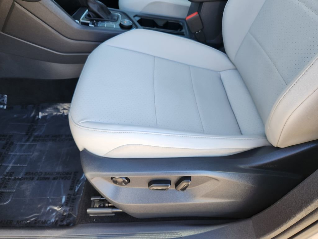 Used 2020 Volkswagen Tiguan SE w/ Panoramic Sunroof Package image 17