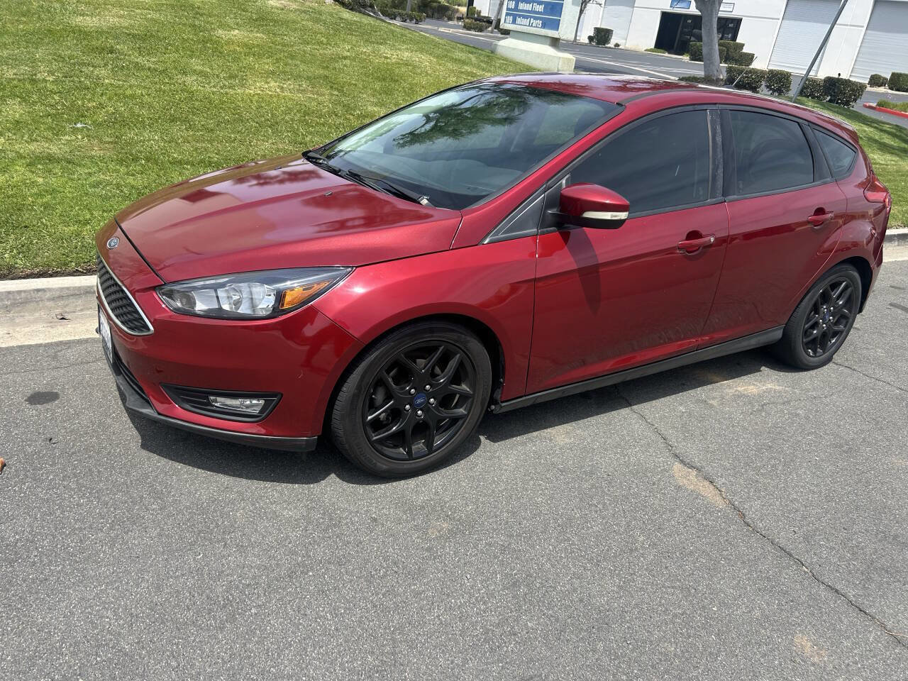 Used 2016 Ford Focus SE w/ Equipment Group 201A FWD image 1