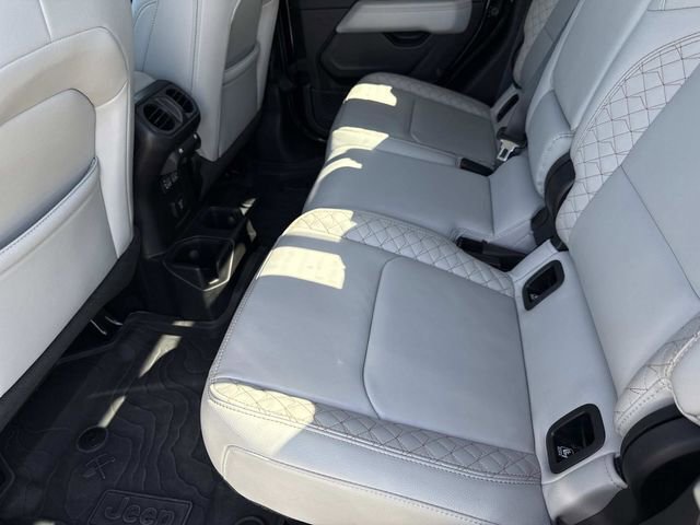 Used 2023 Jeep Gladiator Overland image 10