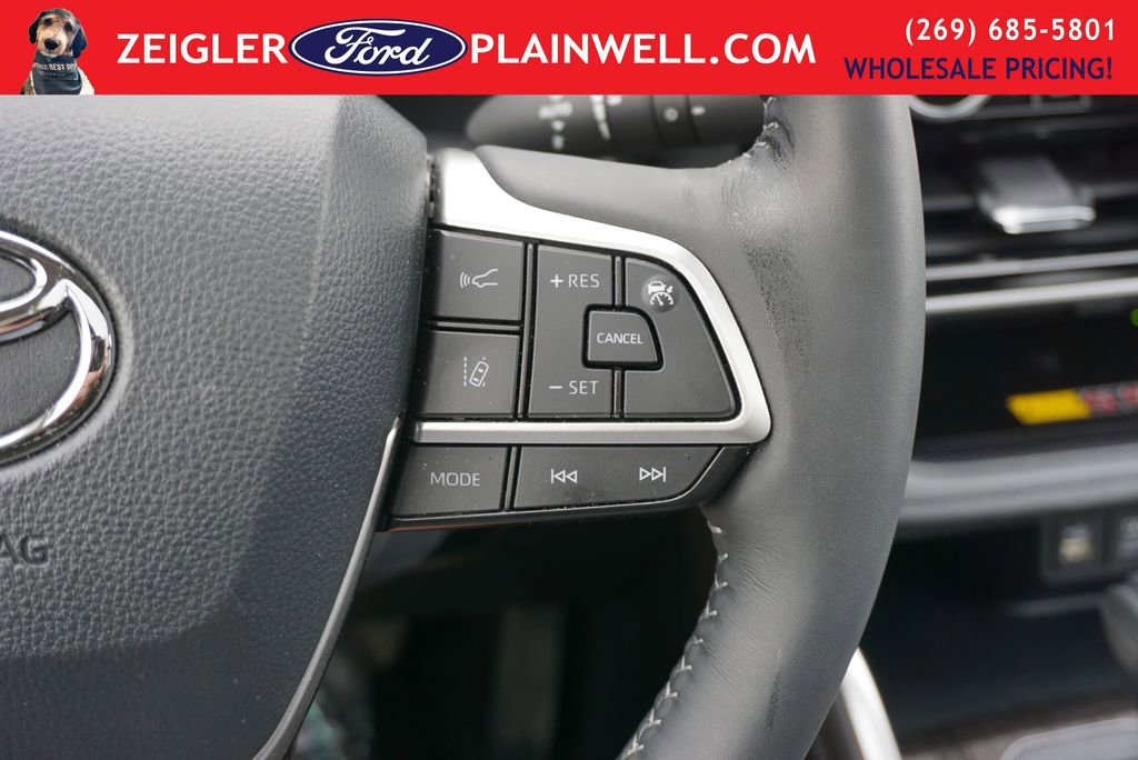 Used 2025 Toyota Highlander Platinum image 30