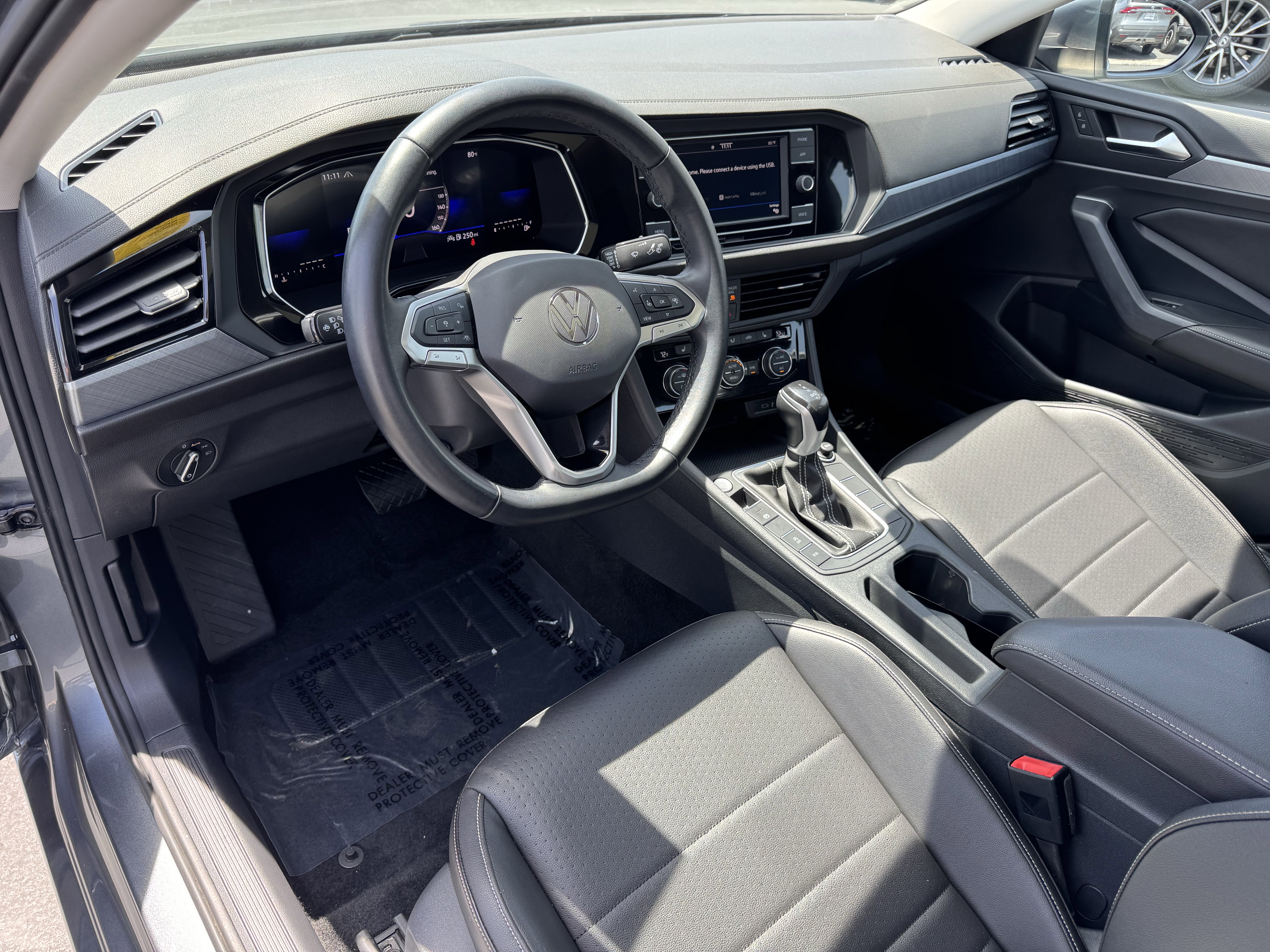 Used 2023 Volkswagen Jetta SE w/ Panoramic Sunroof Package FWD image 17