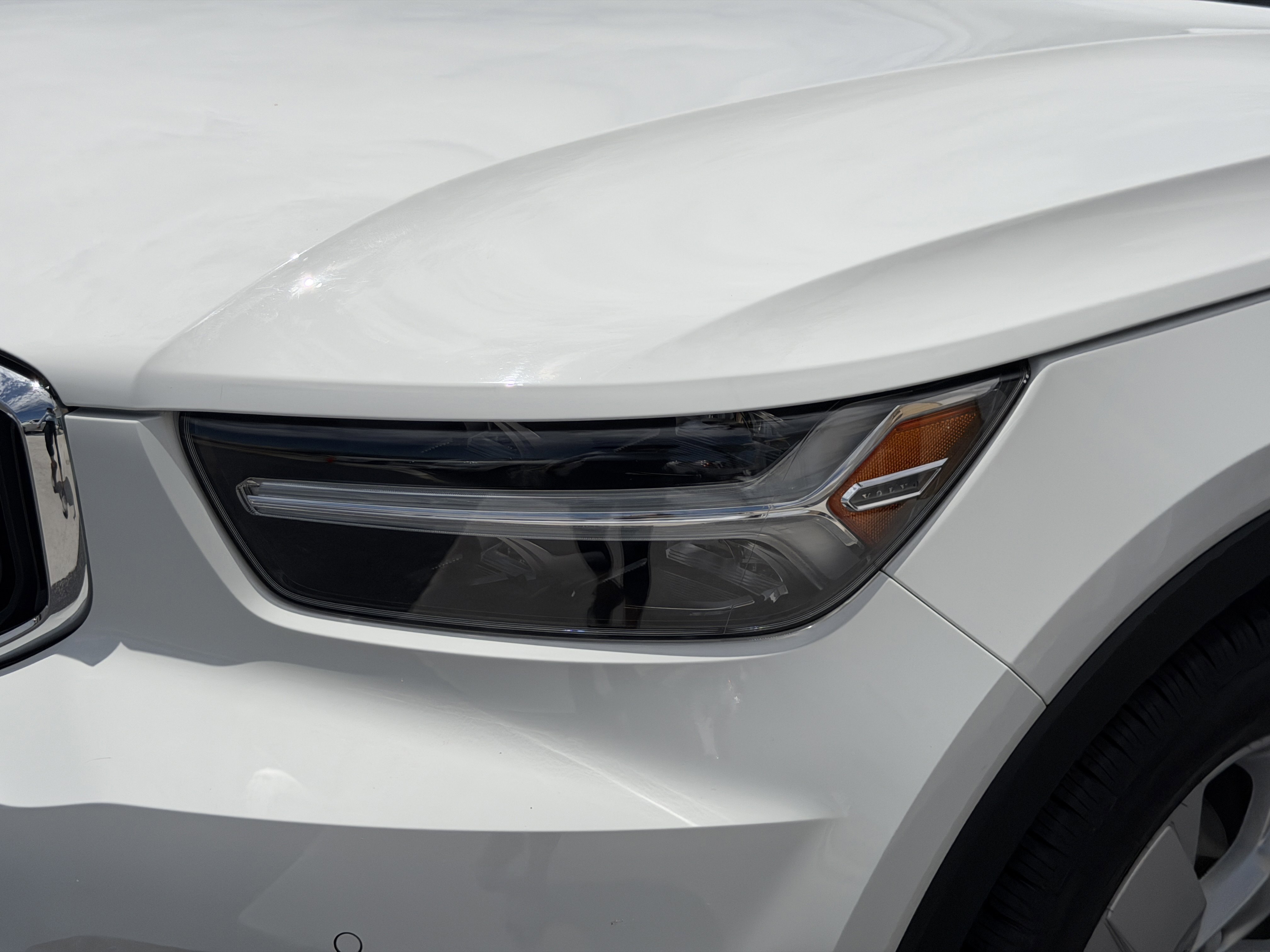 Used 2020 Volvo XC40 T4 Momentum FWD image 8