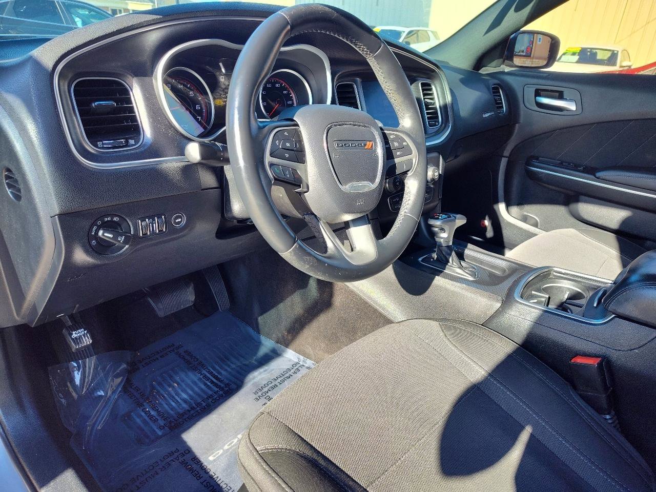Used 2015 Dodge Charger SXT RWD image 17