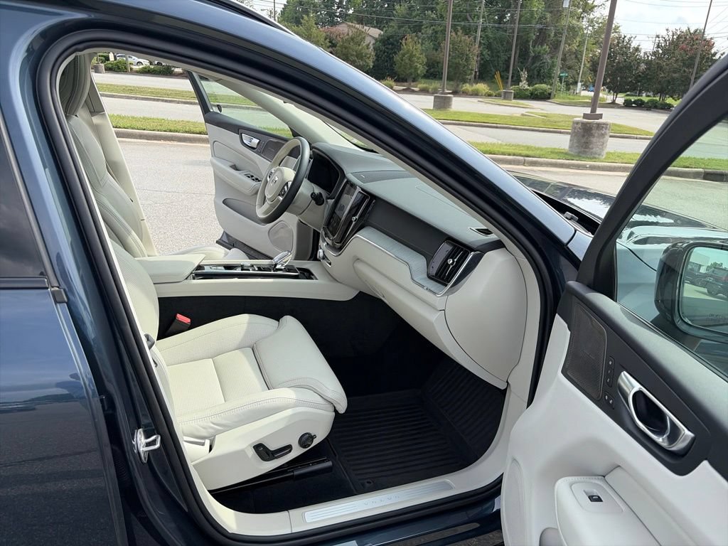 Used 2025 Volvo XC60 B5 Ultra w/ Climate Package AWD/4WD image 17