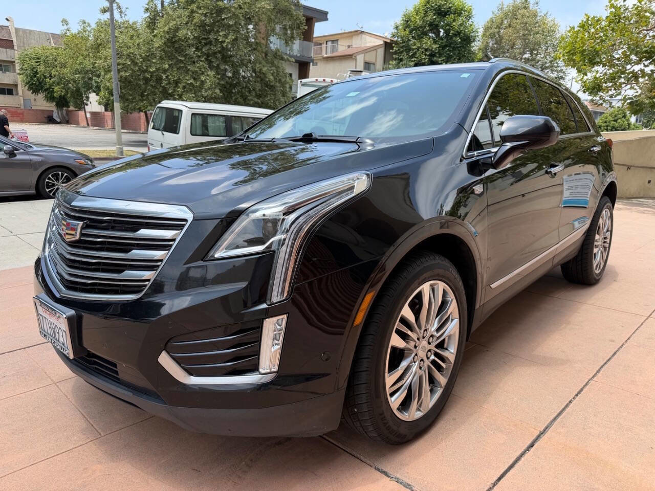 Used 2017 Cadillac XT5 Premium Luxury w/ Driver Assist Package FWD image 4