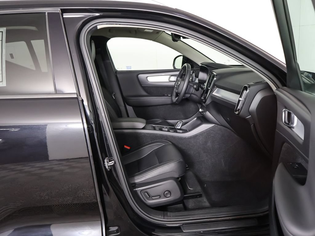 Used 2019 Volvo XC40 T5 Momentum AWD/4WD image 27