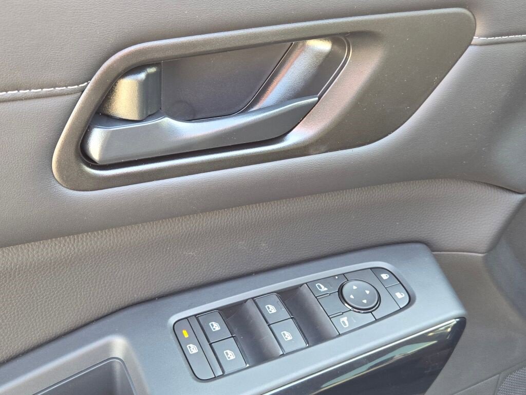 New 2025 Nissan Pathfinder SV w/ Cargo Package image 25