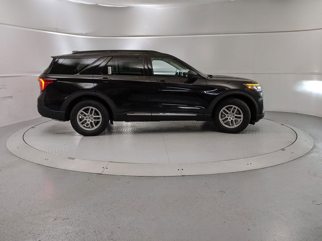 New 2025 Ford Explorer Active image 2