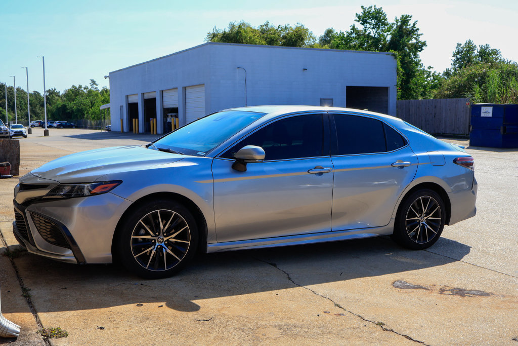 Used 2022 Toyota Camry SE FWD image 4