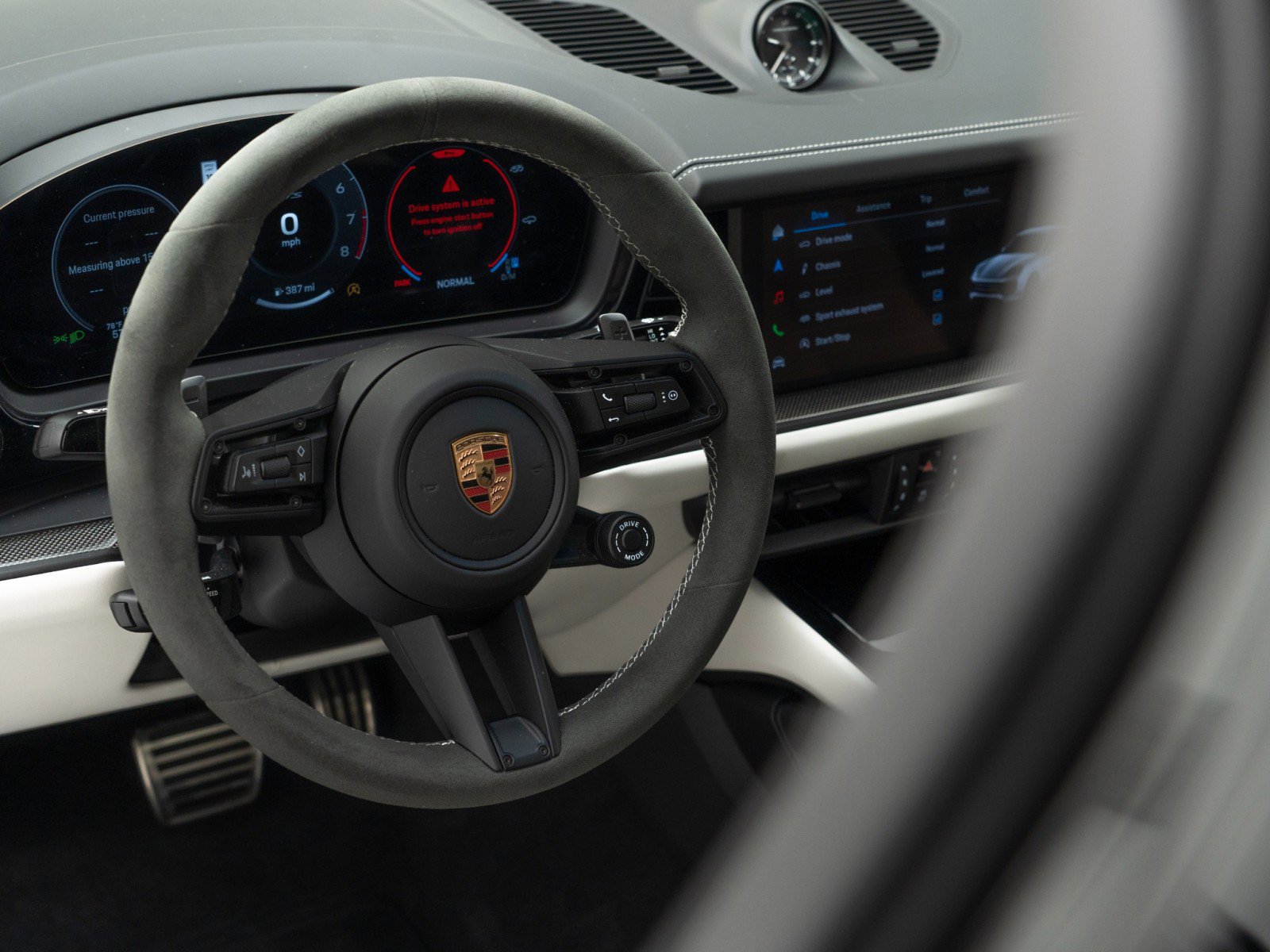 Certified 2025 Porsche Cayenne GTS image 19