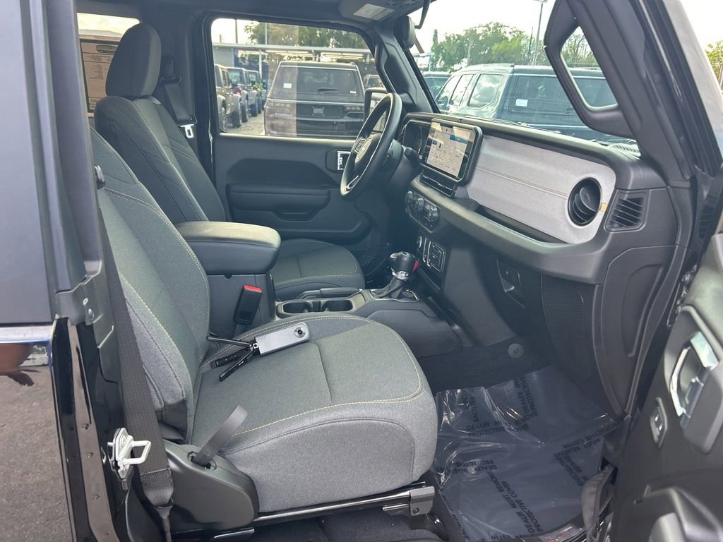Used 2025 Jeep Wrangler Sport AWD/4WD image 24