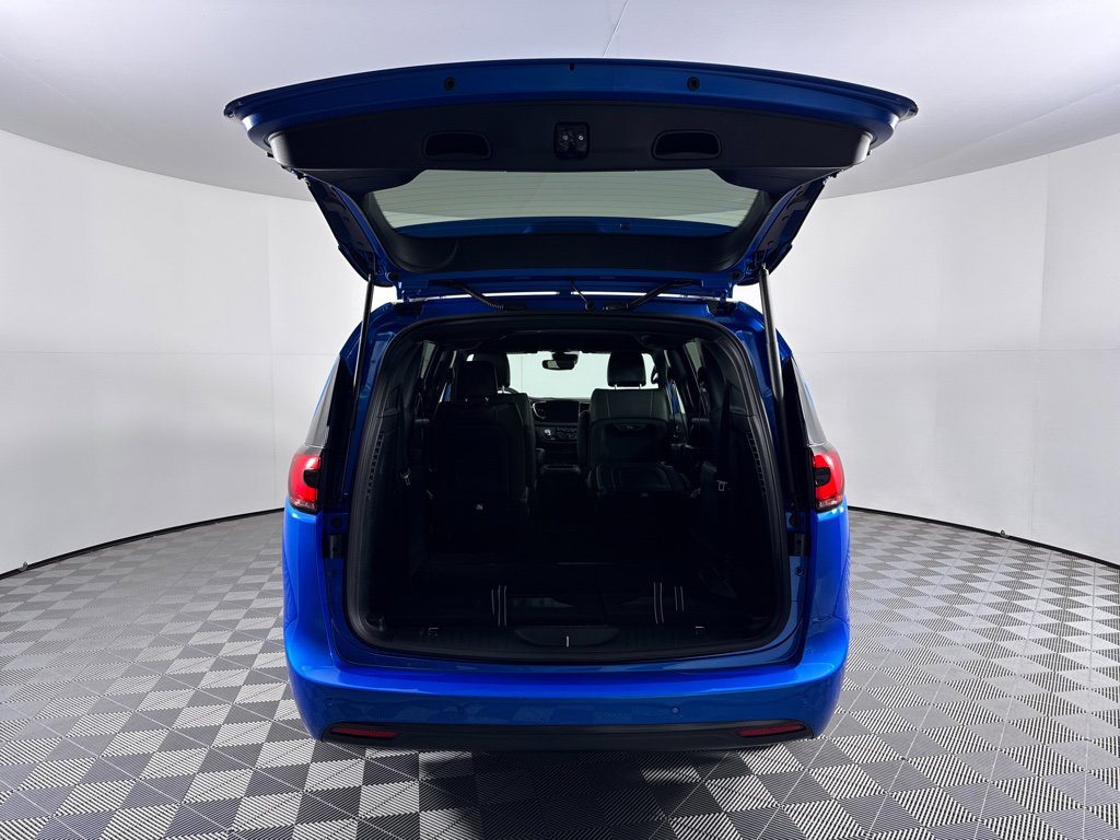 New 2026 Chrysler Pacifica Select w/ S Appearance Package image 10