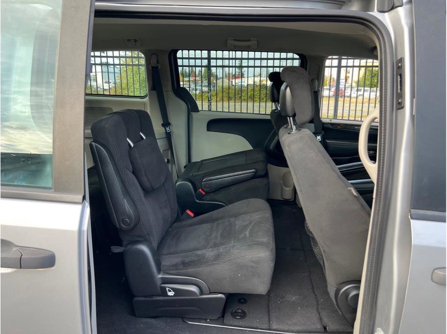 Used 2016 Dodge Grand Caravan American Value Package w/ UConnect Hands-Free Group image 17