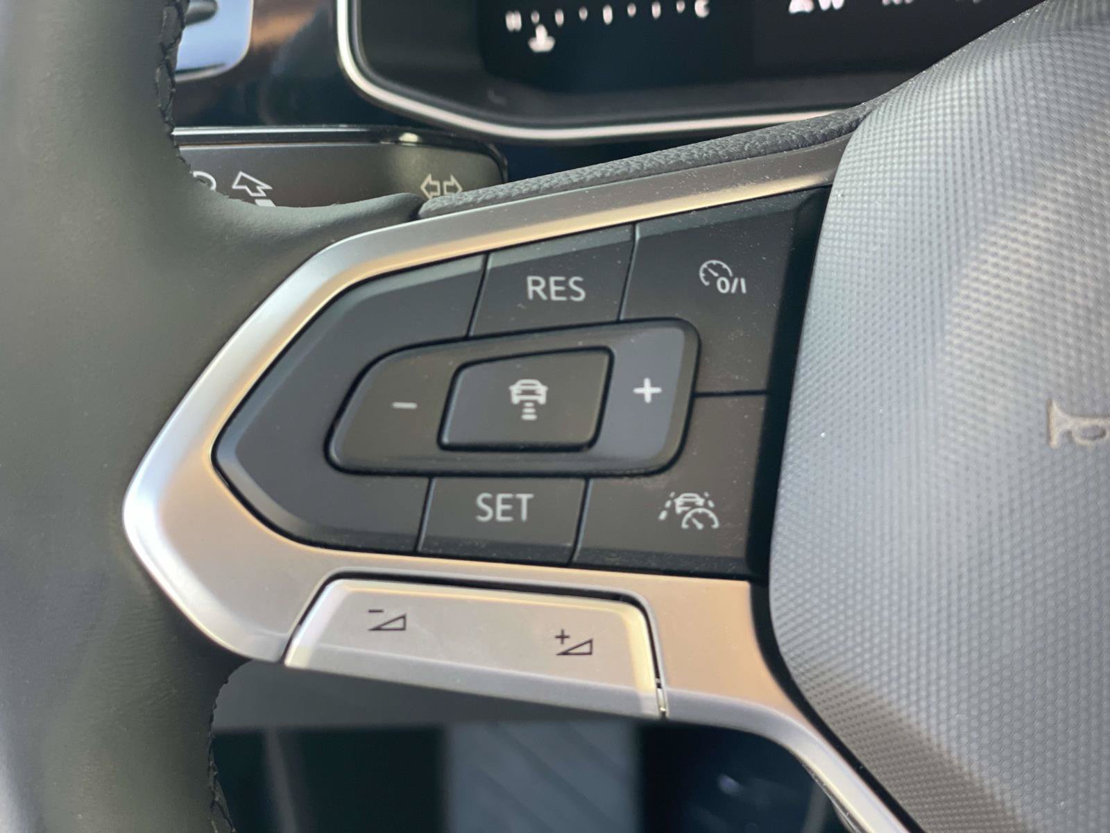 New 2026 Volkswagen Jetta SE FWD image 9