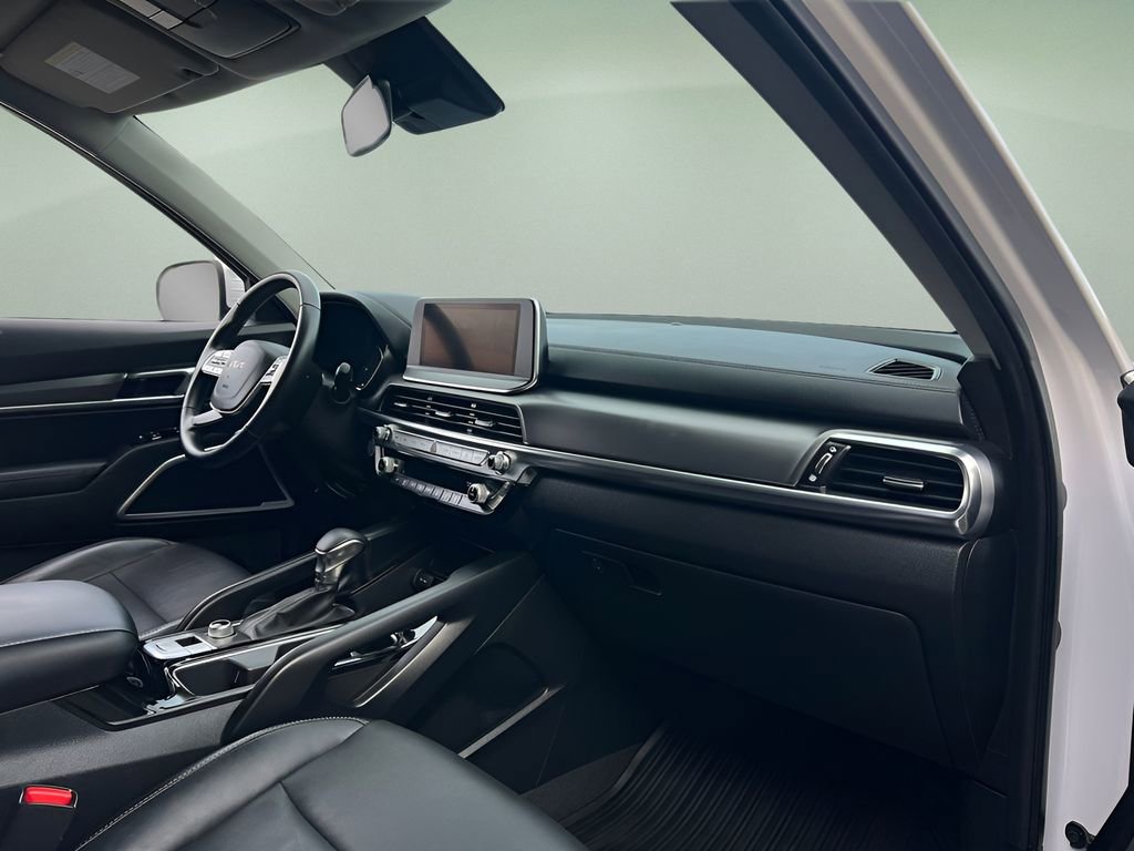 Used 2022 Kia Telluride LX image 17