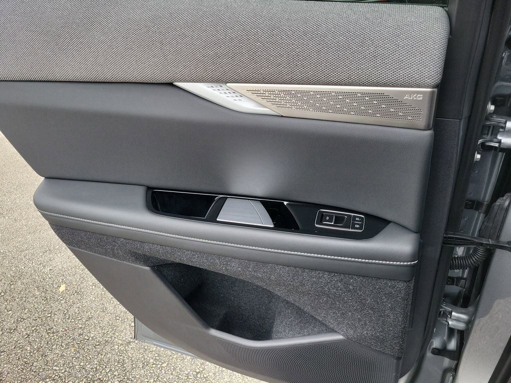 Used 2025 Cadillac Optiq Luxury 1 image 15