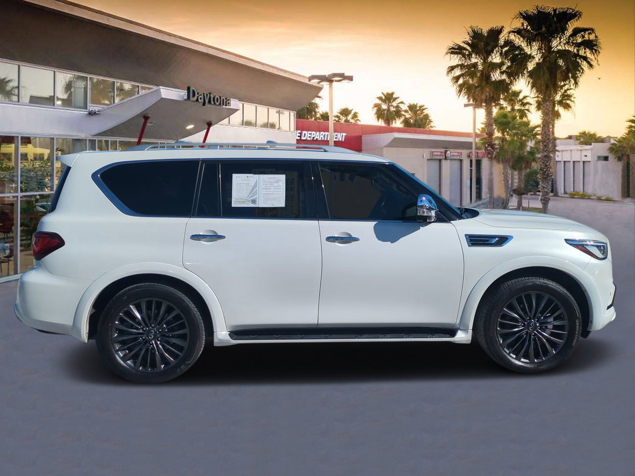 Used 2022 INFINITI QX80 Sensory w/ All-Season Package image 2