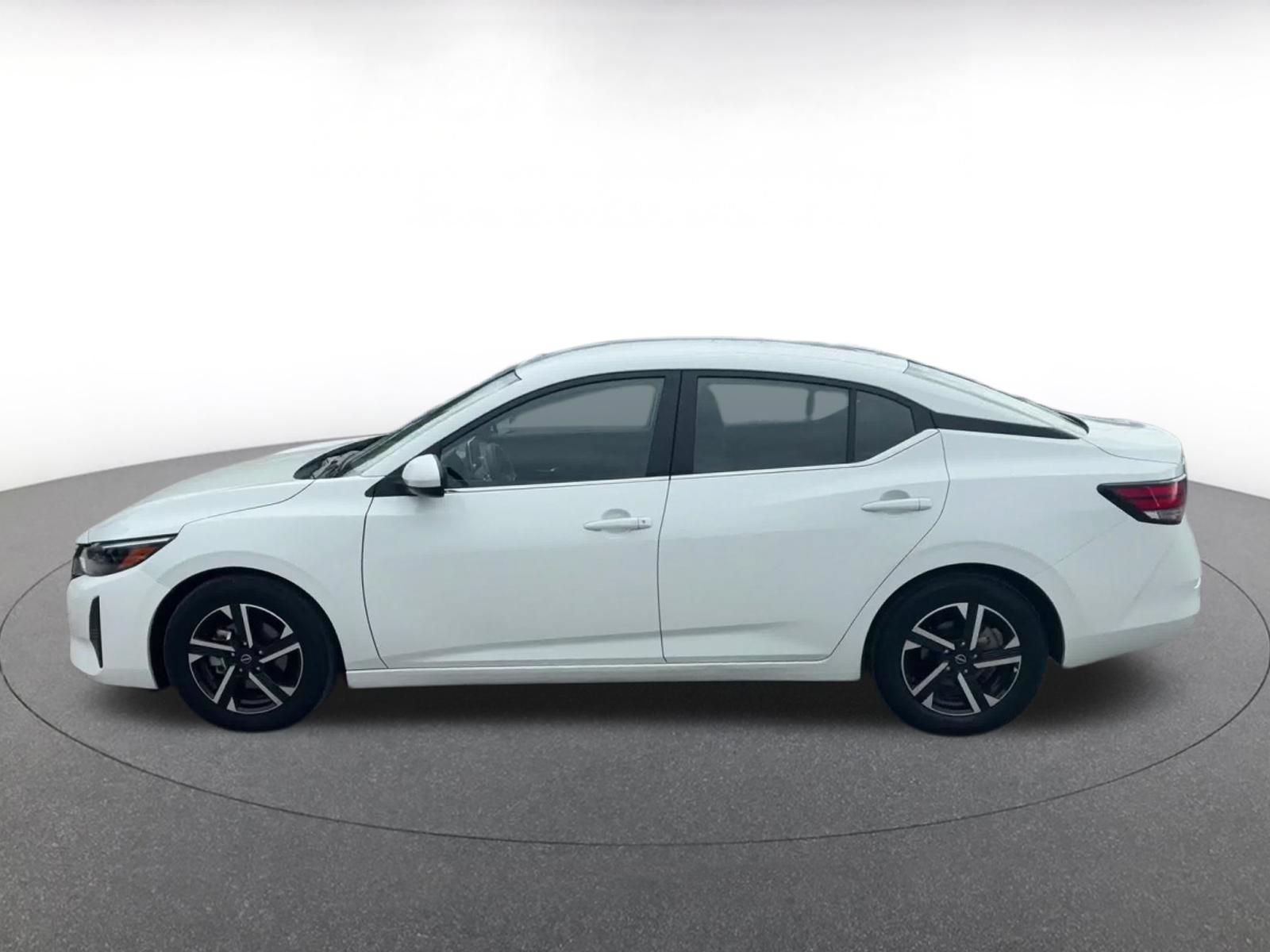 Used 2025 Nissan Sentra SV FWD image 9