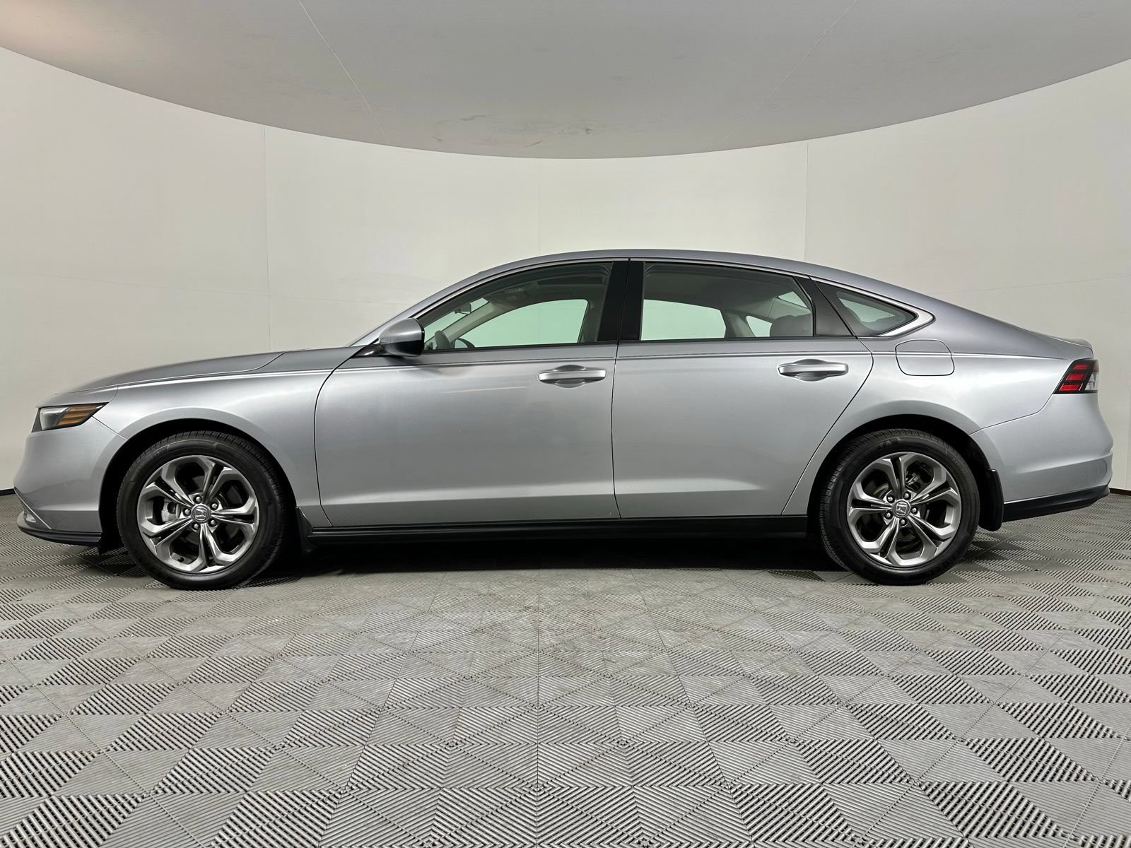 Used 2023 Honda Accord EX image 12