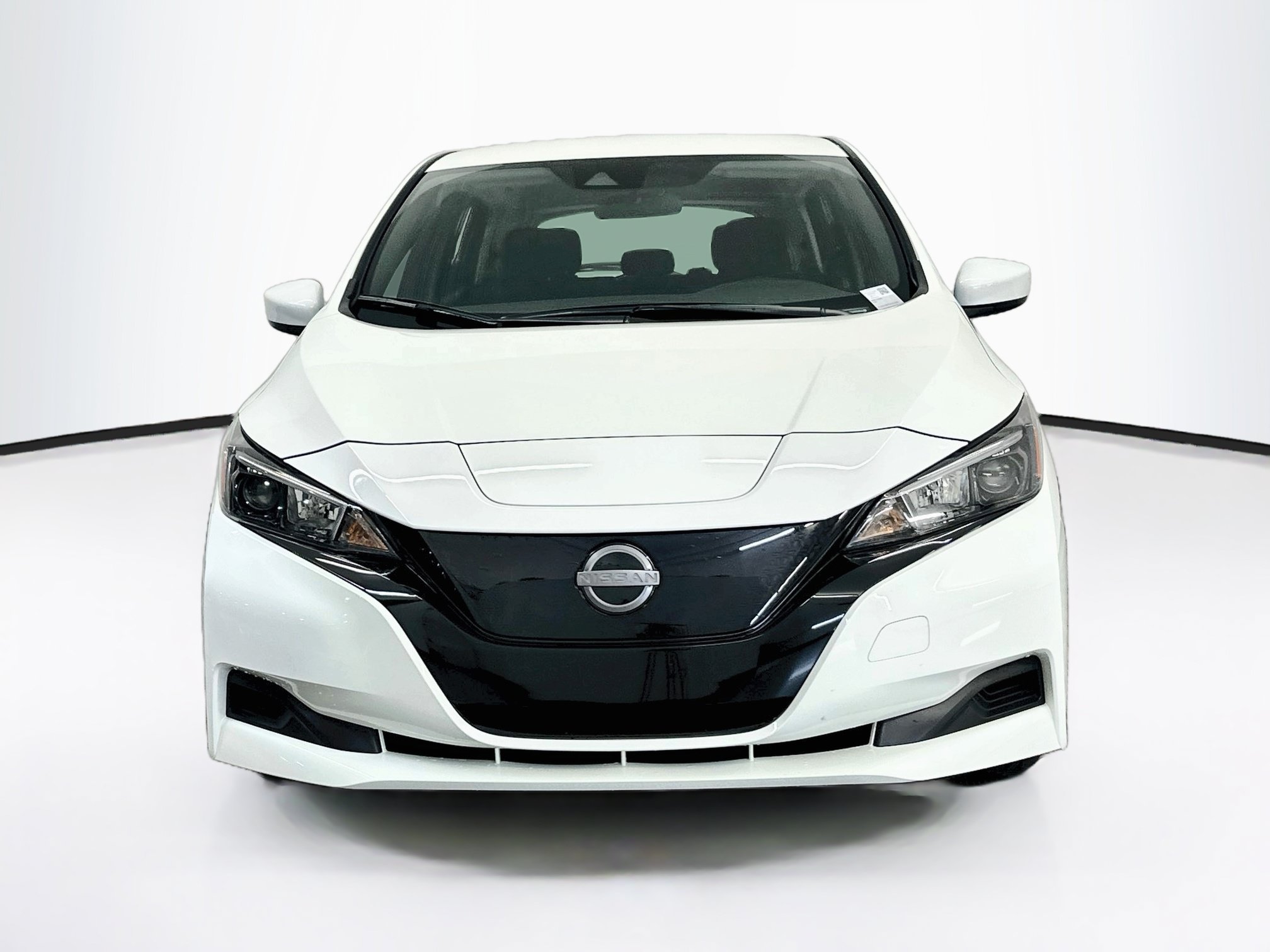 Used 2025 Nissan Leaf S FWD image 2