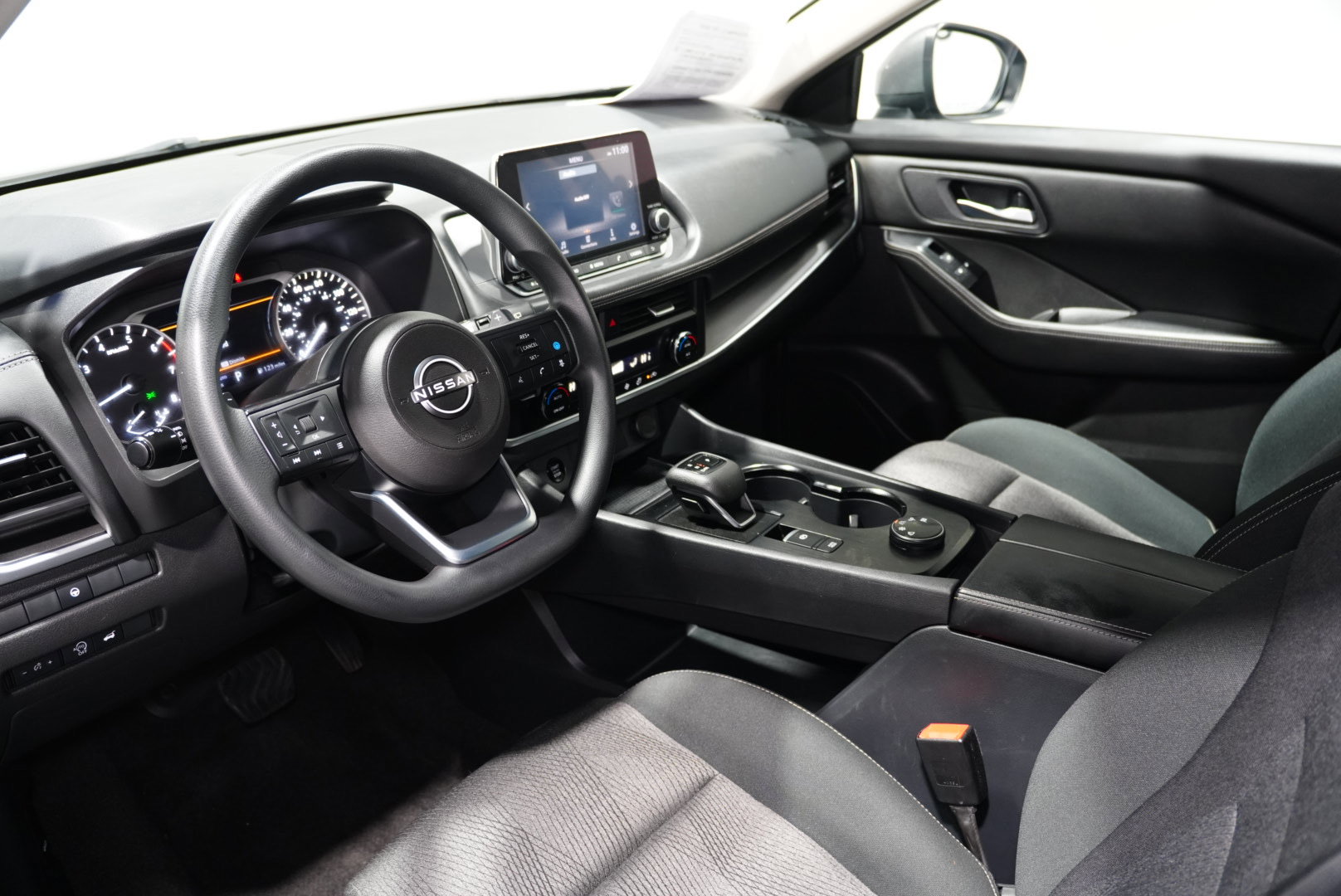 Used 2024 Nissan Rogue SV image 11